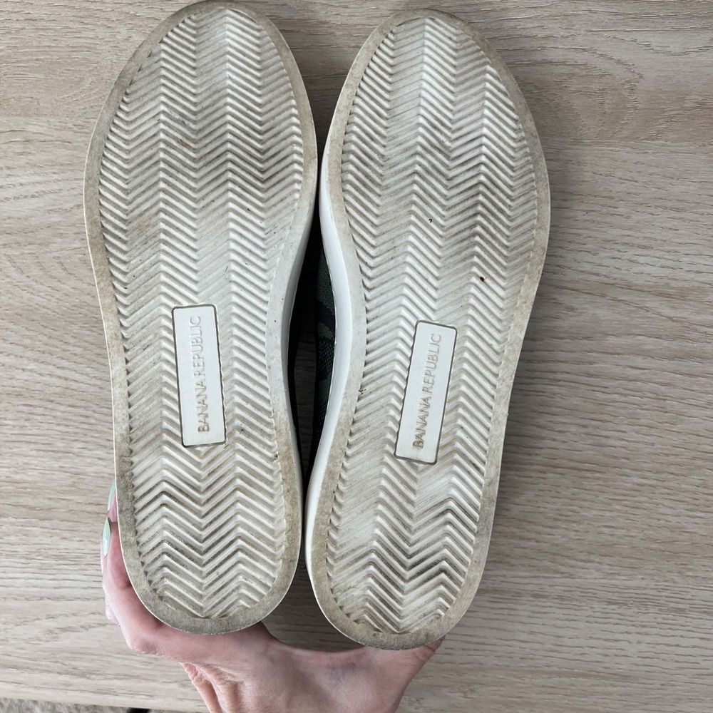 Banana Republic Women's Sustainable Flyknit Slip on Sneaker Olive Camo Size 7 - Picture 6 of 8